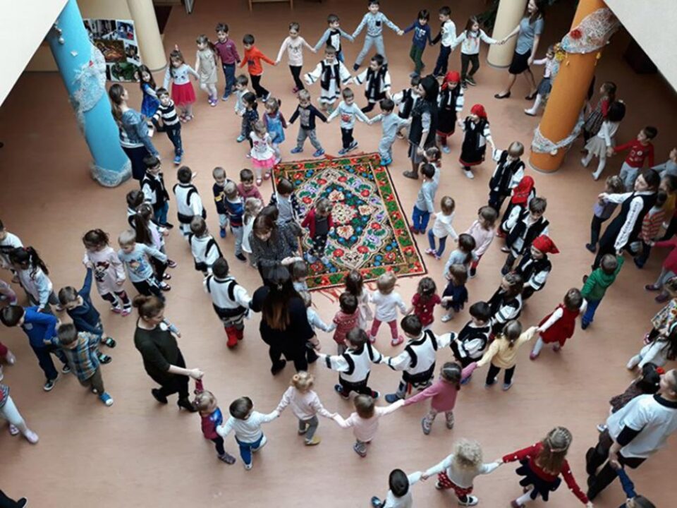 Preșcolarii și școlarii de la Școala Primară “Sfântul Ioan cel Nou de la Suceava” au sărbătorit Ziua Micii Uniri – 24 ianuarie