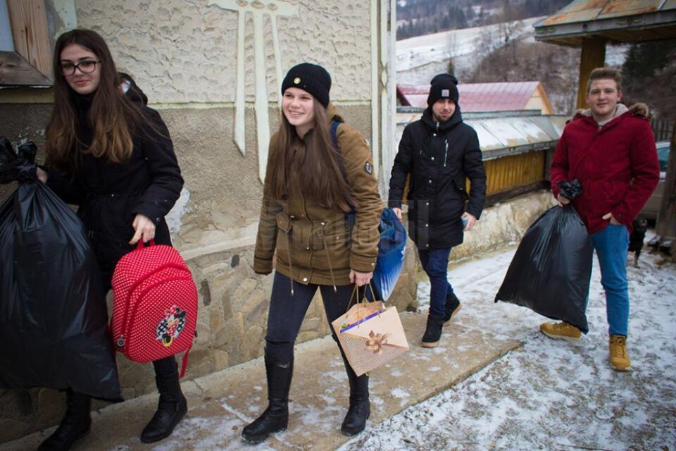 Un grup de voluntari suceveni a donat 550 de euro pentru fetița din Poiana Micului care are nevoie de transplant de plămâni