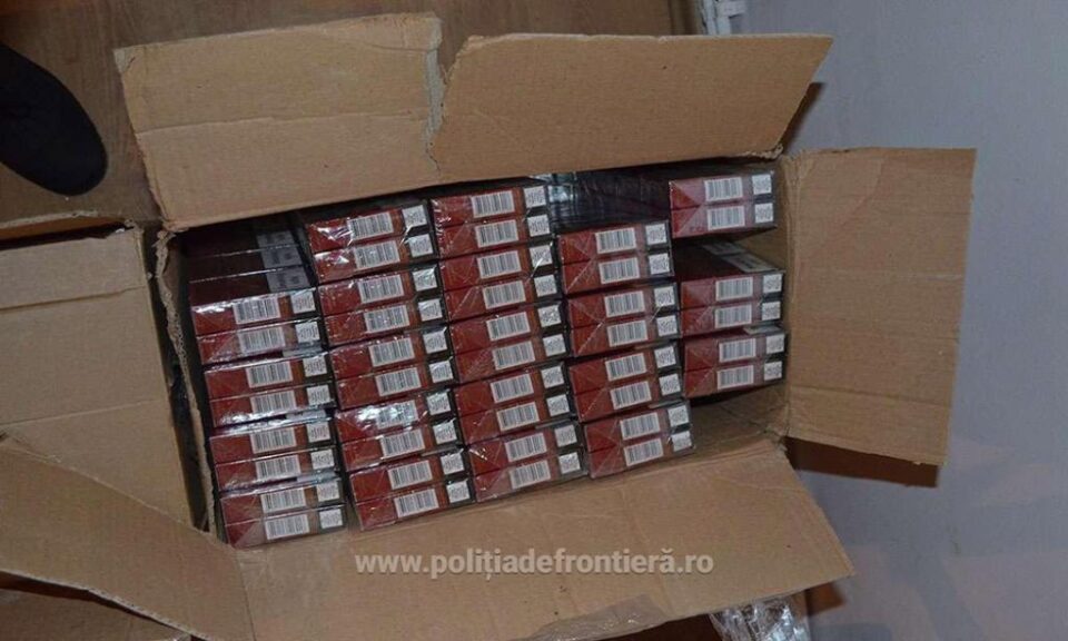 Polițiștii de frontieră au descoperit 11 colete cu țigări de contrabandă
