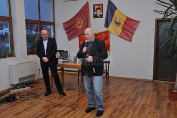 Ioan Dragusanu comentand cartea Aventuri pe sase roti