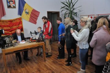 Prieteni și cunoscuți au primit autografe