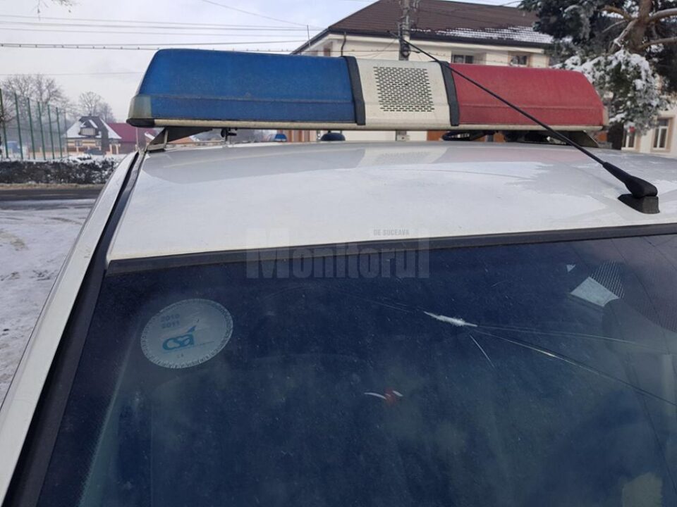 Parbrizul spart al mașinii de poliție
