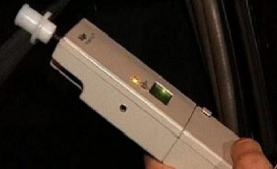 Șoferița a fost testată cu aparatul etilotest, rezultatul fiind de 0,83 mg/l alcool pur în aerul expirat