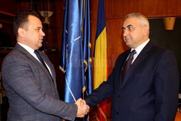 Prof. univ. dr. ing. Valentin Popa a preluat mandatul de ministru al Educației Naționale, în prezența fostului deținător al acestui portofoliu, prof. Liviu Marian Pop