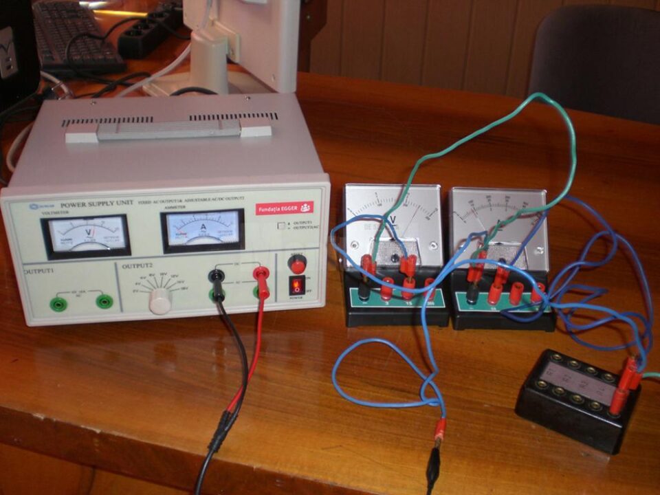 Zece licee din județ au primit echipamente de peste 50.000 de euro din partea Egger