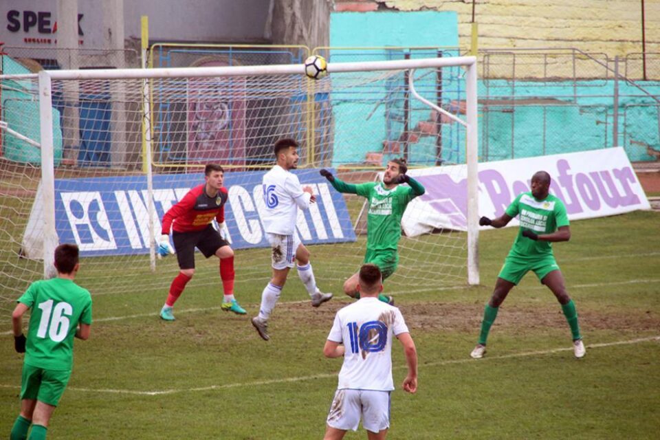 Sucevenii asistă la retragerile pe bandă rulantă din Liga a II-a Sucevenii asistă la retragerile pe bandă rulantă din Liga a II-a