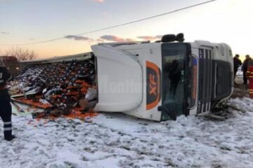 Tirul s-a rasturnat in afara drumului