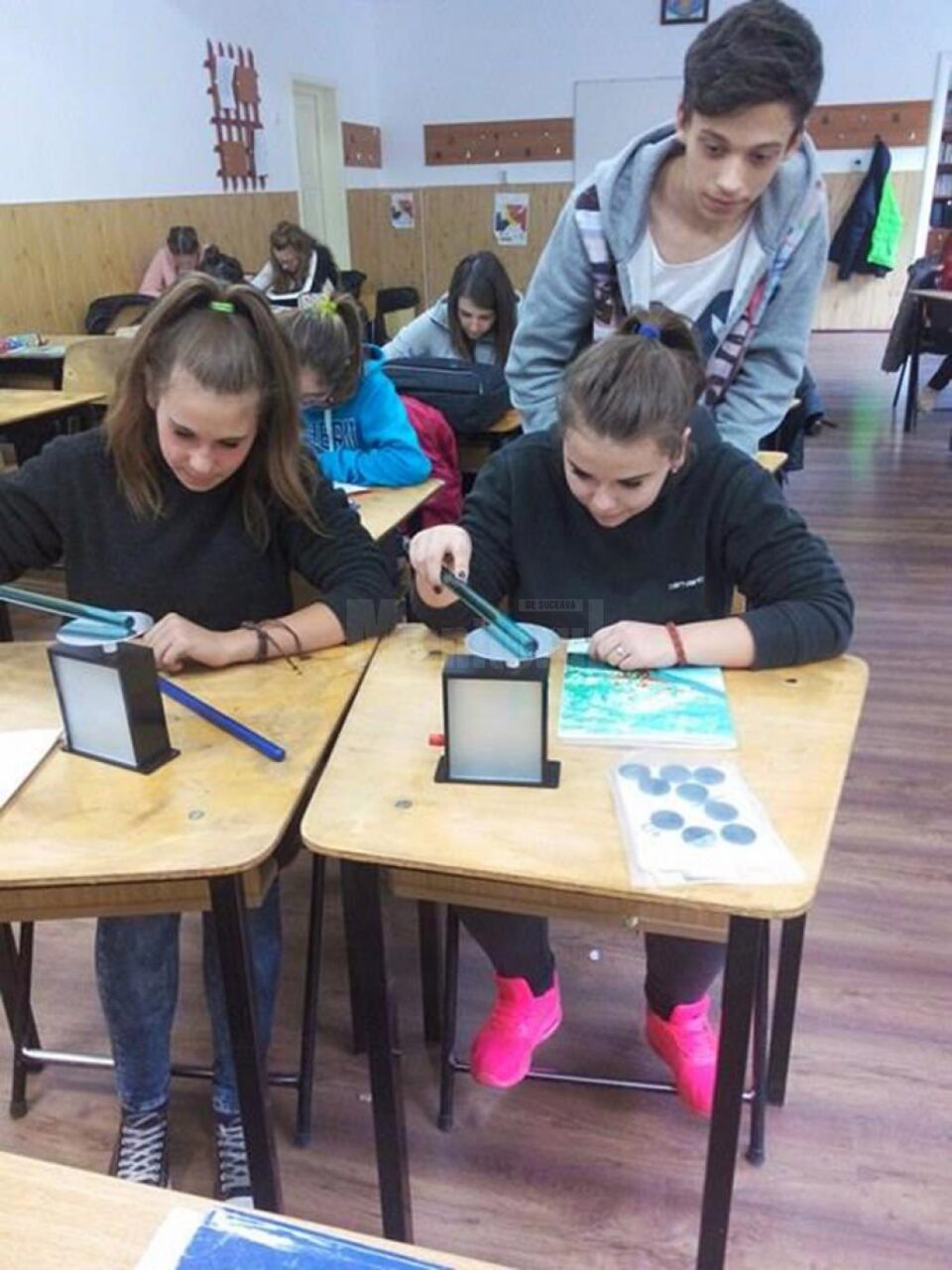 Zece licee din județ au primit echipamente de peste 50.000 de euro din partea Egger