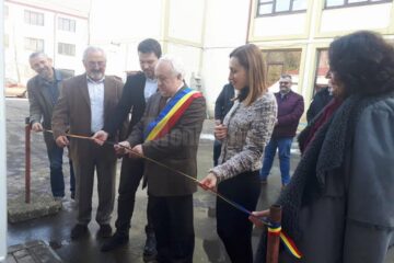 Primarul Rădăuțiului, Nistor Tătar, tăind panglica inaugurală