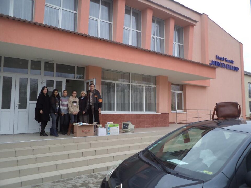 Donații de carte pentru elevi din Republica Moldova