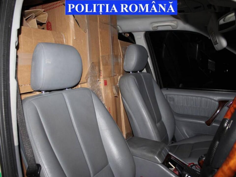 Țigări de 170.000 lei confiscate, după ce polițiștii au tras un foc de armă pentru prinderea contrabandistului