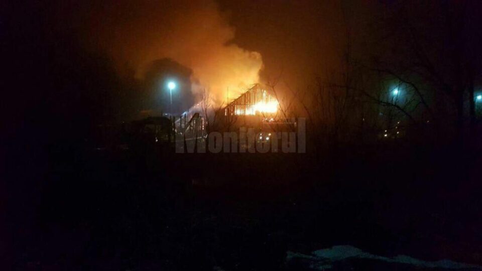 Incendiu la o anexă de lângă Piața din Solca