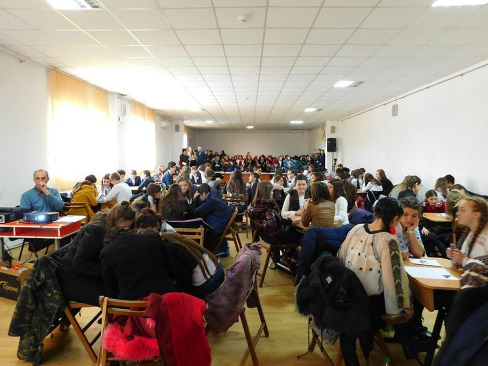 Elevi din 14 școli și-au etalat cunoștințele despre marele poet național, la Fălticeni