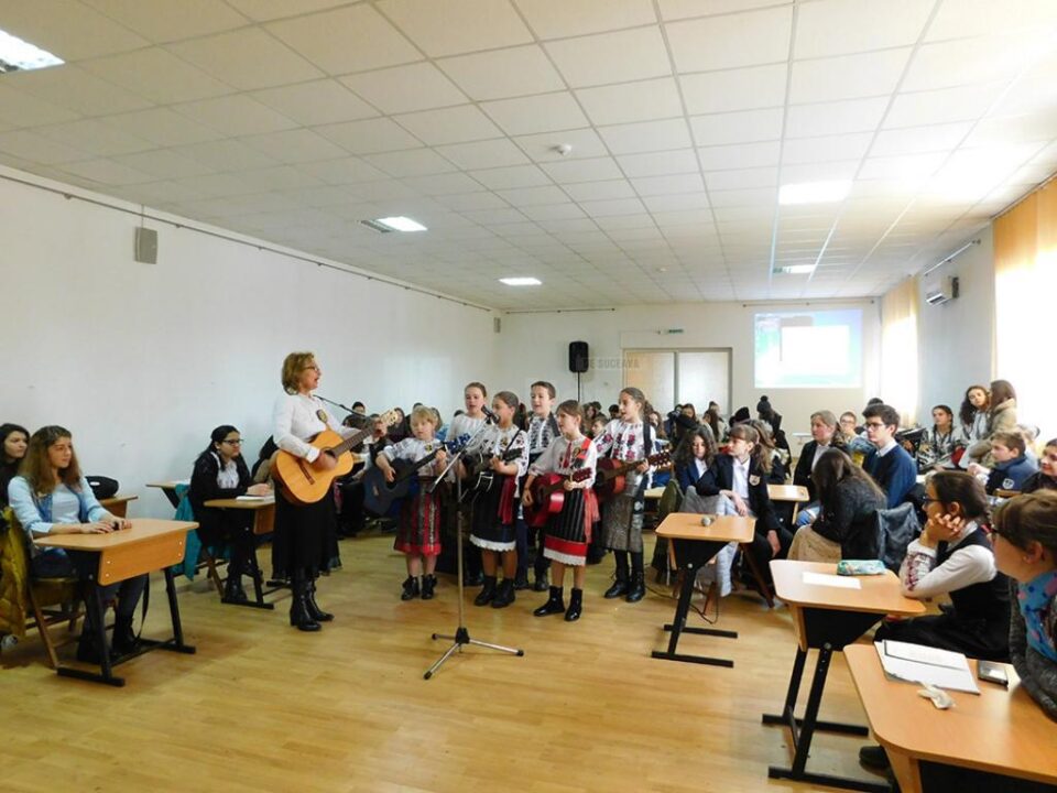 Elevi din 14 școli și-au etalat cunoștințele despre marele poet național, la Fălticeni