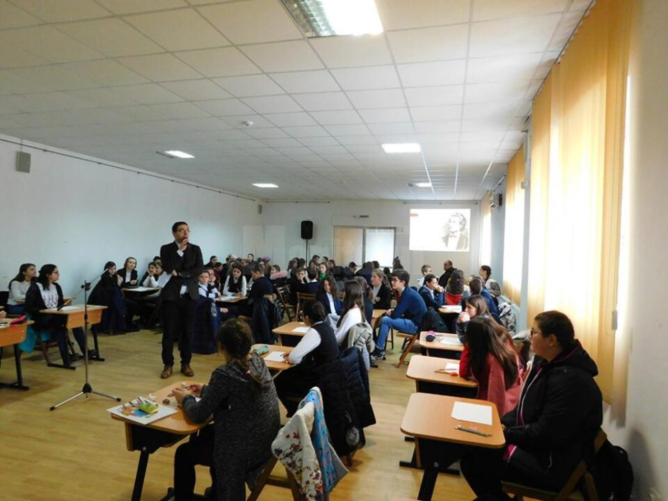 Elevi din 14 școli și-au etalat cunoștințele despre marele poet național, la Fălticeni