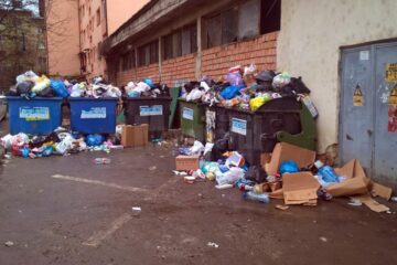 Gunoiul nu a fost ridicat la finalul săptămânii trecute din mai multe cartiere ale municipiului Suceava