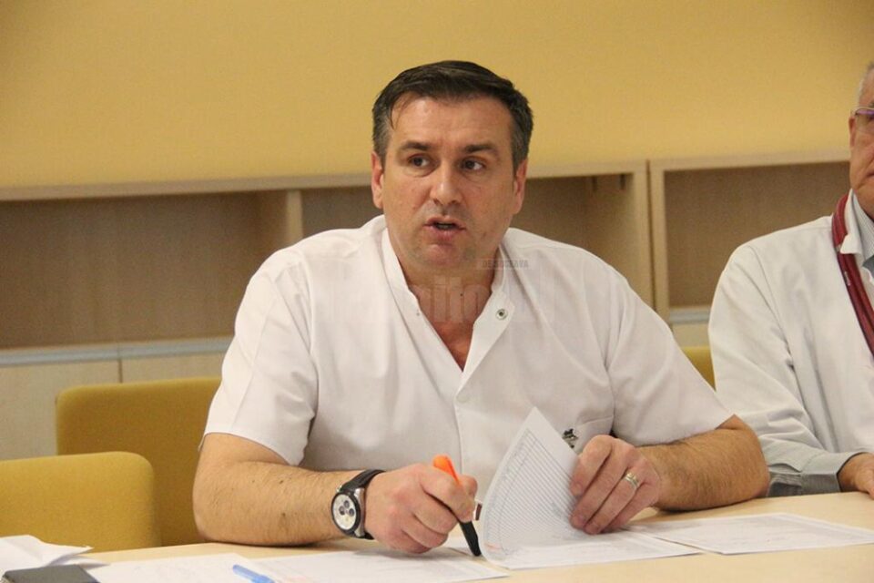 Dr. Liviu Cîrlan: „Rugămintea noastră, a medicilor din UPU, este ca cei care nu au probleme foarte grave să se adreseze în primul rând medicului de familie, să se îndrepte spre ambulatorii sau să aibă răbdare până la consultație" Dr. Liviu Cîrlan: „Rugămintea noastră, a medicilor din UPU, este ca cei care nu au probleme foarte grave să se adreseze în primul rând medicului de familie, să se îndrepte spre ambulatorii sau să aibă răbdare până la consultație"
