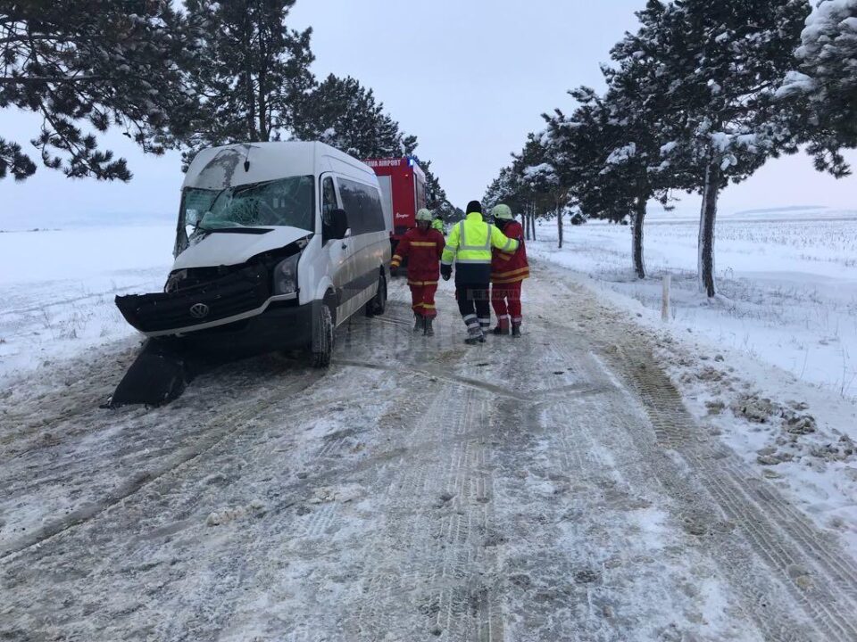Accidentul s-a produs în condiții de carosabil acoperit cu strat de zăpadă