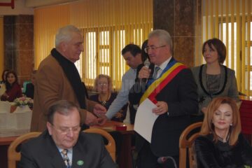 Ion Lungu a acordat diplome și medalii aniversare personalităților Sucevei la împlinirea a 630 de ani de atestare documentară