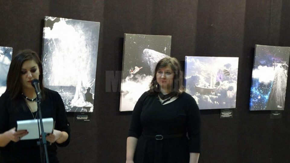 Criticul de artă Delia Ioana Leizeriuc și Diana Dimitriu, la vernisajul expoziției "Povești de suflet"