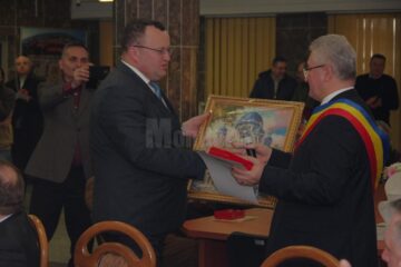 Ion Lungu a acordat diplome și medalii aniversare personalităților Sucevei la împlinirea a 630 de ani de atestare documentară