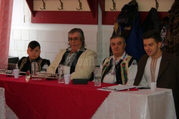 Zeci de artiști, oficialități, elevi, prezenți la deschiderea proiectului ”10 pentru folclor”, ediția a III-a