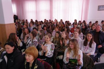 Zeci de artiști, oficialități, elevi, prezenți la deschiderea proiectului ”10 pentru folclor”, ediția a III-a