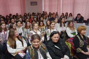 Zeci de artiști, oficialități, elevi, prezenți la deschiderea proiectului ”10 pentru folclor”, ediția a III-a