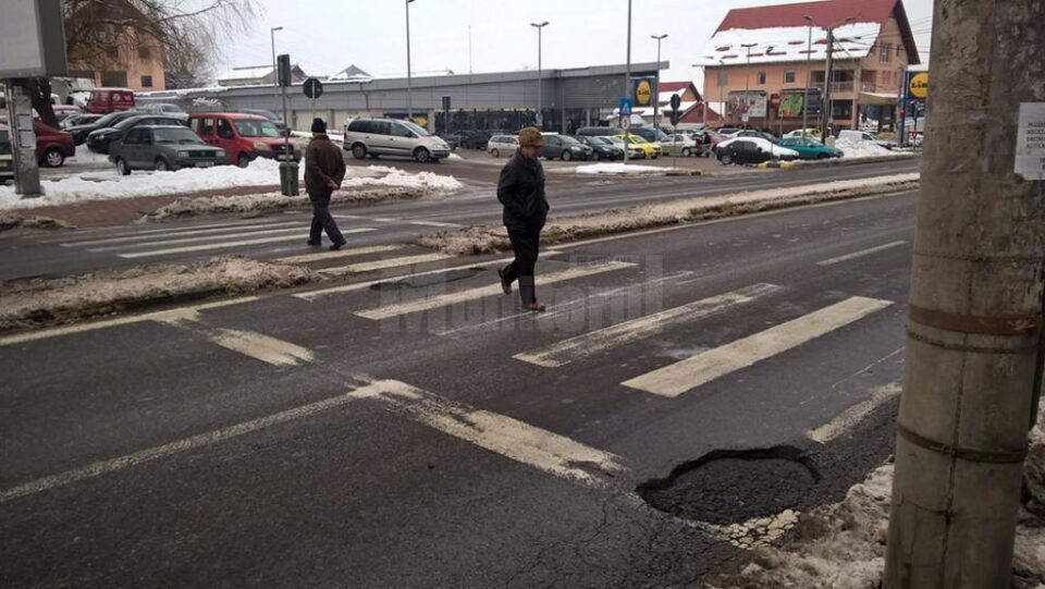 Gropi tot mai deranjante și-au făcut apariția pe străzile Sucevei