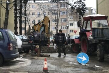 Târziu, luni dimineață, în zonă și-a făcut apariția mult așteptata echipă de intervenție