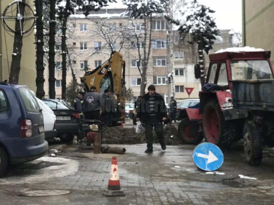 Târziu, luni dimineață, în zonă și-a făcut apariția mult așteptata echipă de intervenție Târziu, luni dimineață, în zonă și-a făcut apariția mult așteptata echipă de intervenție