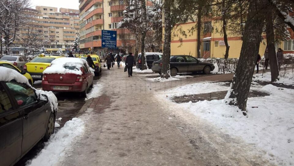 Gheața de pe trotuare a făcut noi victime