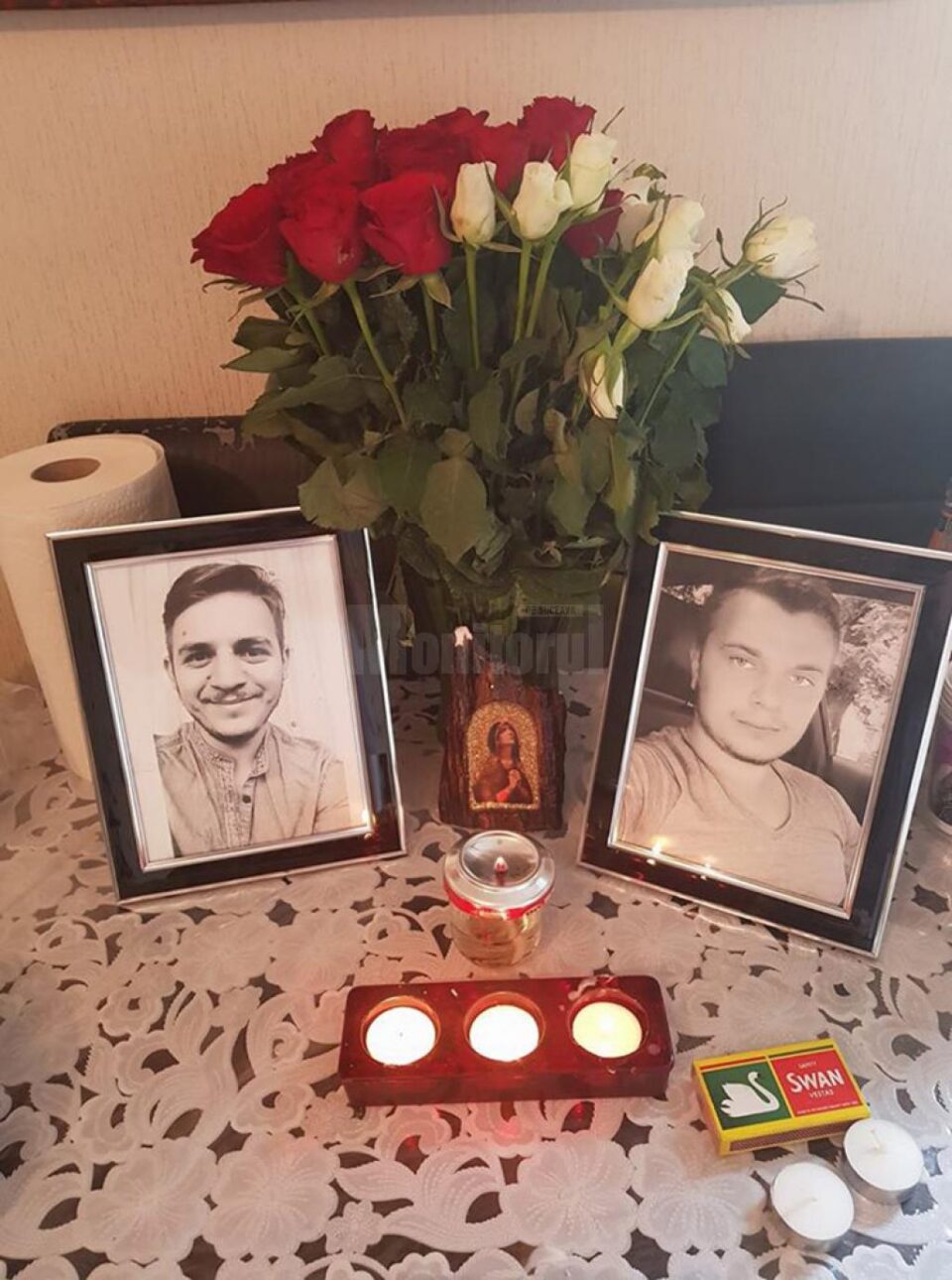 Cei doi tineri morți în accidentul din Marea Britanie. Gheorghe Sofițchi, în dreapta Cei doi tineri morți în accidentul din Marea Britanie. Gheorghe Sofițchi, în dreapta