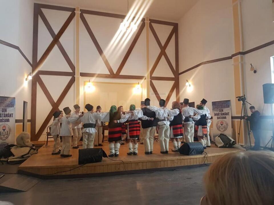 Spectacol la Dorna Arini