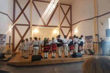 Spectacol la Dorna Arini