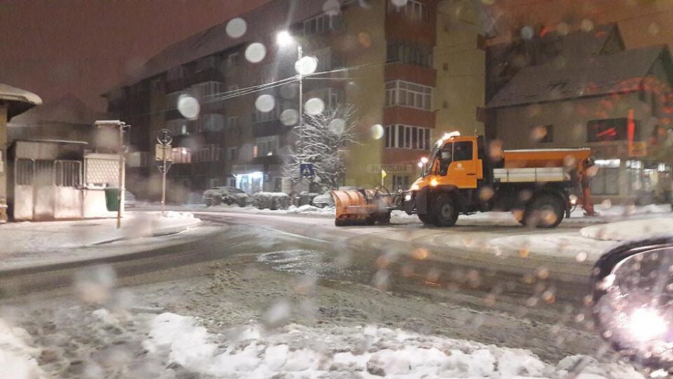 Toate cele 26 de utilaje de deszăpezire ale Diasil au acționat încă din timpul nopții Un exemplu demn de urmat - trotuarele au fost curățate de suceveni Toate cele 26 de utilaje de deszăpezire ale Diasil au acționat încă din timpul nopții Un exemplu demn de urmat - trotuarele au fost curățate de suceveni