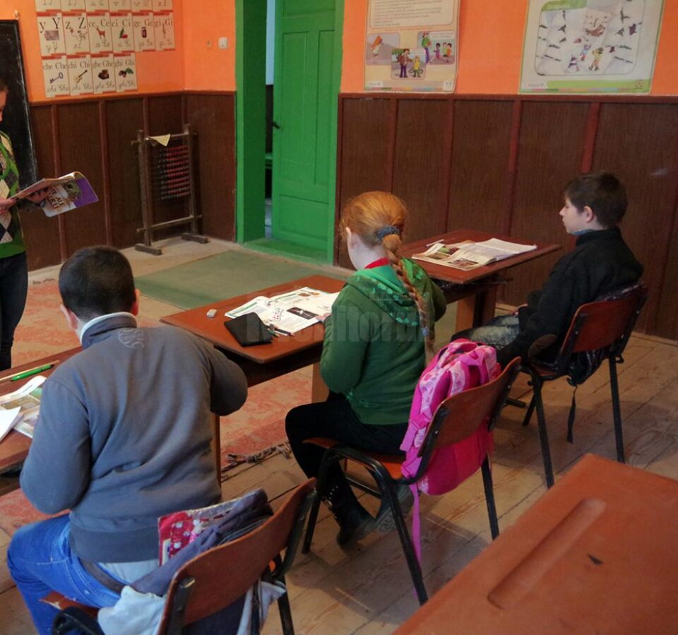 Unitățile de învățământ se desființează din cauza scăderii numărului de elevi