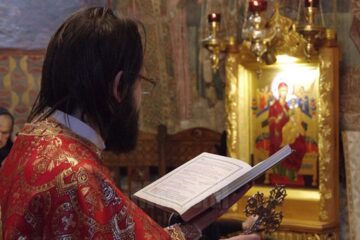 Filmările botezurilor și cununiilor din biserici nu au nevoie de aprobarea centrelor eparhiale