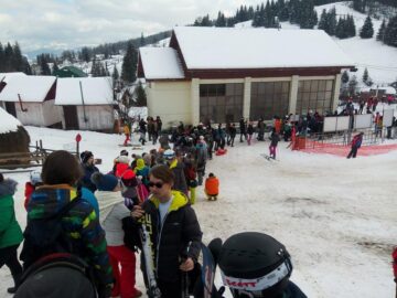 Concursuri, concerte de muzică ușoară și populară și multă distracție la Serbările Zăpezii de la Vatra Dornei