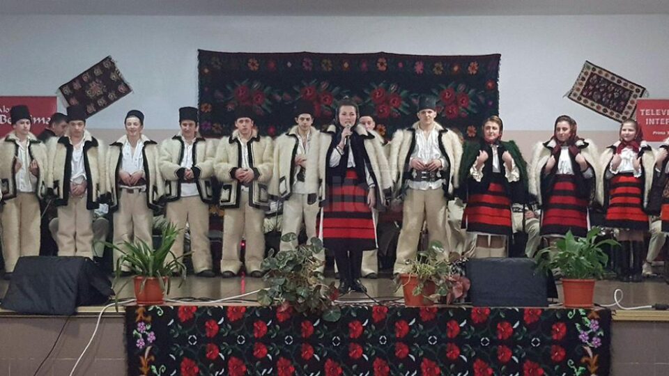 Ansamblul Folcloric ”Călineștenii Țării Maramureșului”, coordonat de Măriuca Verdeș