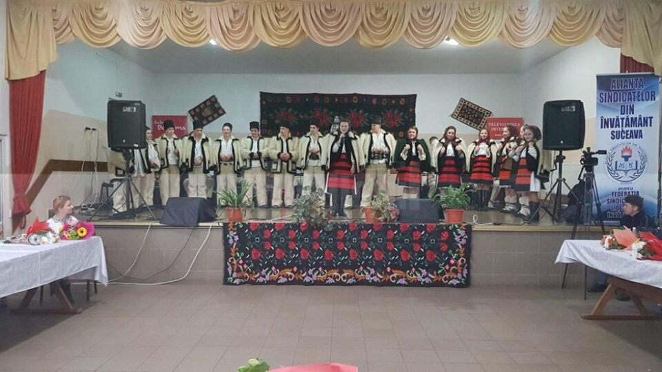 Întâlnirea-spectacol de la Căminul Cultural Baia a încheiat programul caravanei ”10 pentru folclor”, ediția a III-a