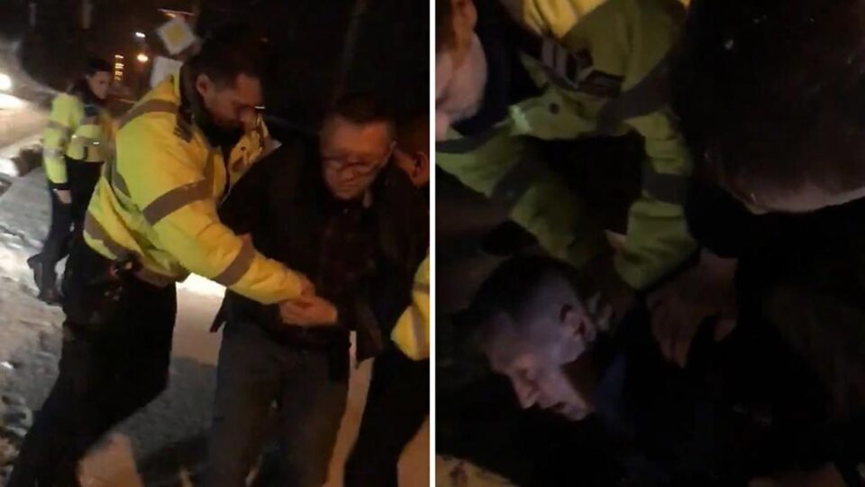 Imagini de la intervenția agenților de poliție, pentru încătușarea bărbatului din Brodina