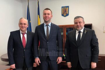 Ioan Balan, alături de Eminența Sa, Oleksandr Bankov, ambasadorul Ucrainei la București, și Paul Rohovei, consilier în cadrul Ambasadei