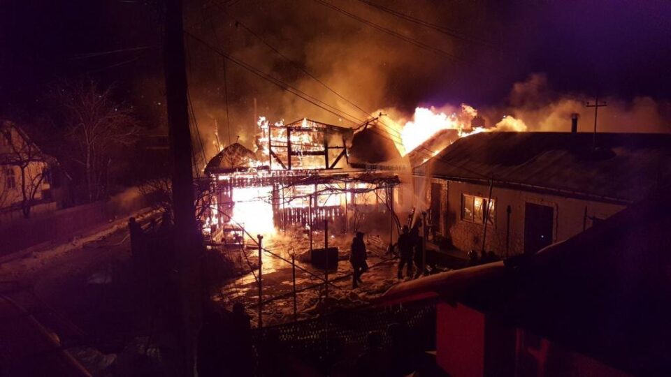 Casa din apropiere a fost în mare parte salvată