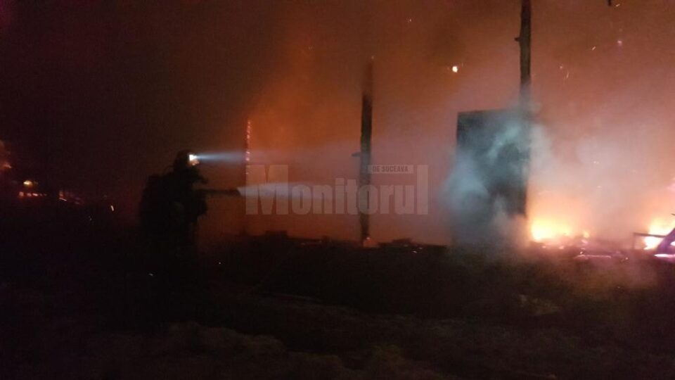 Pompierii au lichidat focul în jurul orei 23.00