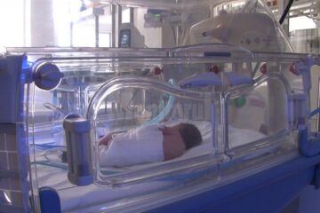 Nou-născut în terapie intensivă la Neonatologia Maternității Suceava