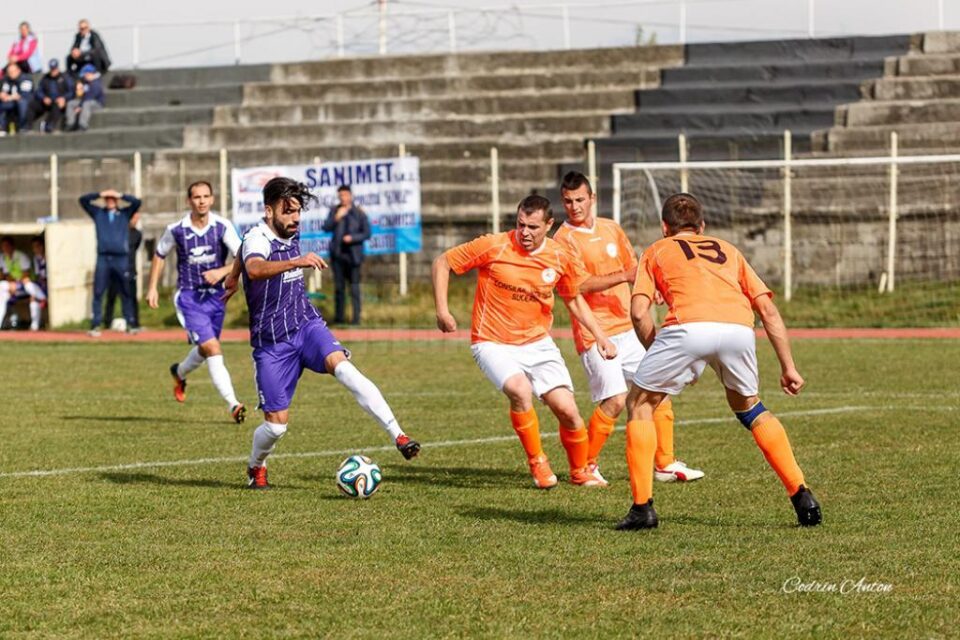 Mijlocașul Edi Julei a înscris două goluri în ultimul amical susținut de Șomuz Fălticeni. Foto Codrin Anton Mijlocașul Edi Julei a înscris două goluri în ultimul amical susținut de Șomuz Fălticeni. Foto Codrin Anton