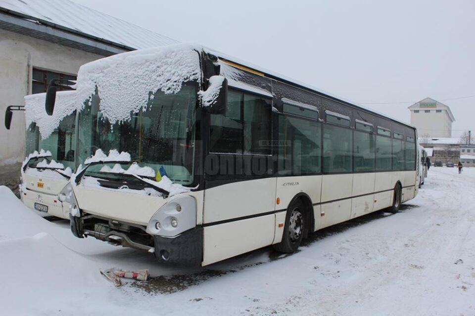 Fără spatii de garare, autobuzele sunt ținute în curtea vechiului TPS, fără a putea fi ferite de ger