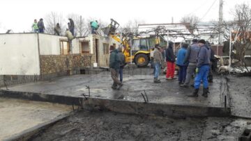 Mobilizarea oamenilor, ieri, la locul incendiului