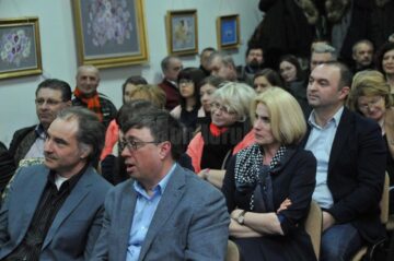 Public numeros la lansarea volumului „Aventuri pe șase roți”